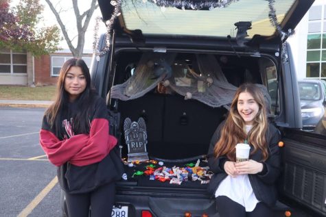 Med Tech juniors celebrate Halloween with trunk-or-treat