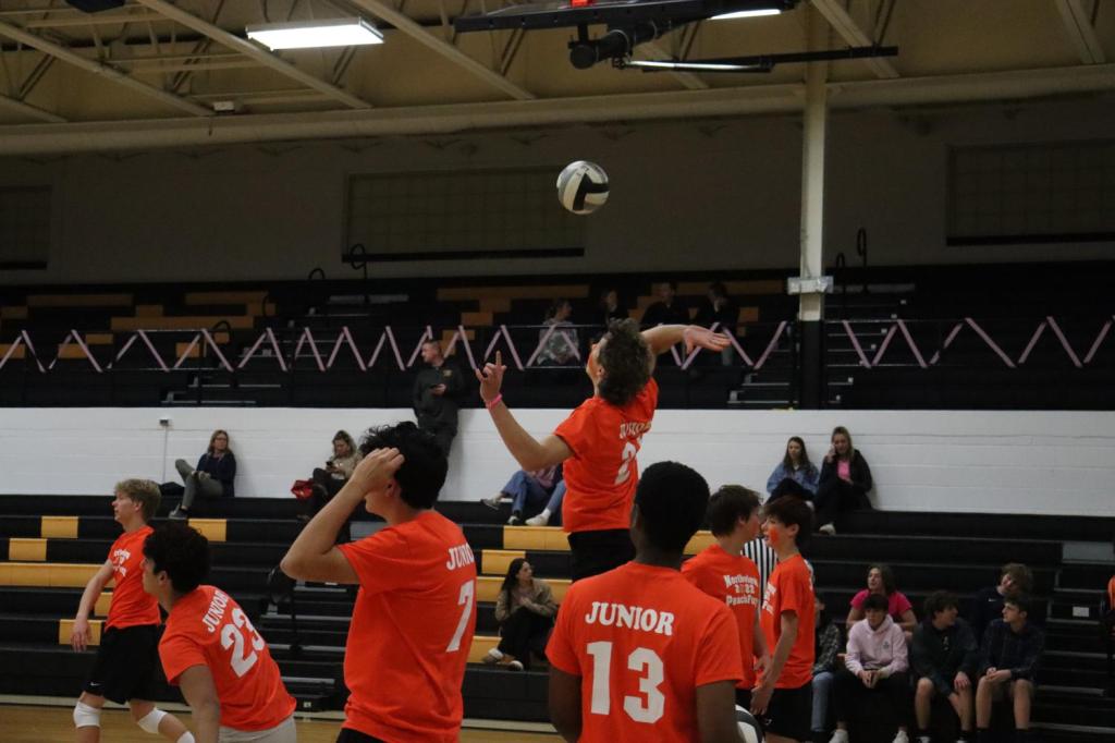 Juniors face off against seniors in PeachFuzz volleyball&nbsp;game